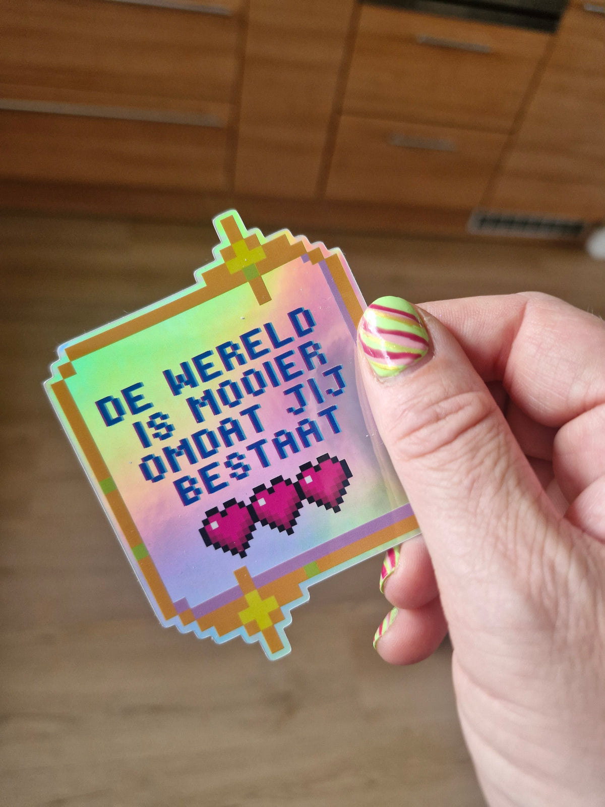Holografische sticker De wereld is mooier omdat jij bestaat